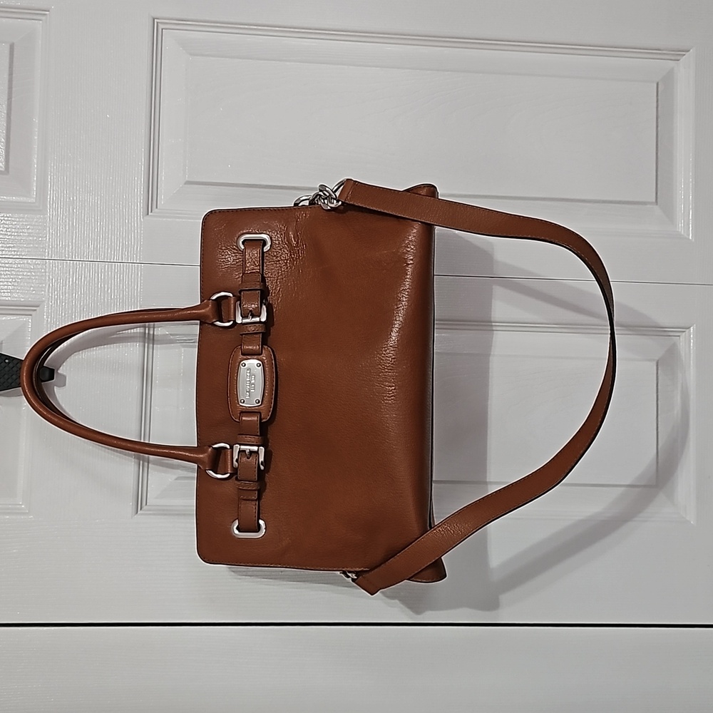 Michael Kors Women Large Satchel Bag. Camel color.
